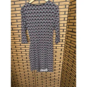 White House‎ Black Market Red And Black Wrap Style Dress Size 8 thumbnail 2