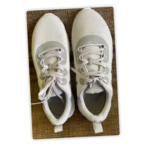Under Armour Women’s Size 9 Gray Mesh Running Shoes Lace Up NWOT thumbnail 2