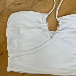 Abercrombie Women’s Sz Medium Bare U Shaped Halter Top In White thumbnail 4