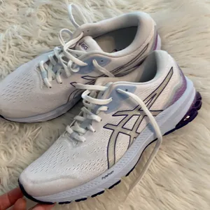 ASICS Women's White and Purple Running Shoes size 9.5 BNWOT thumbnail 4