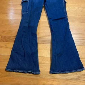 American Eagle Outfitters Low Rise Flare Stretch Jeans w Side Pockets Women’s 8 thumbnail 8