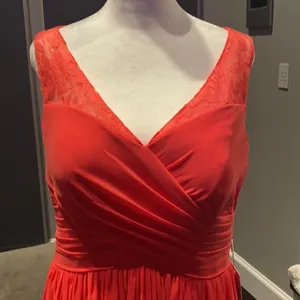 Woman’s A-Line V-Neck Chiffon Prom or Formal Dress Size 10 NWT thumbnail 2