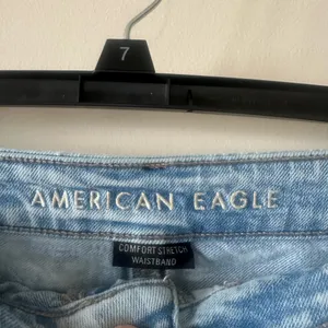 Women’s American Eagle mom Jean shorts 2 thumbnail 2