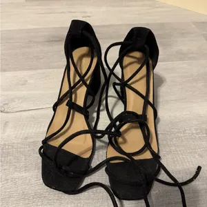 Black heels from pretty little thing thumbnail 2