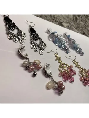 Lot Of 4 Beaded Pierced Earrings Dangle Mix Bead thumbnail 4