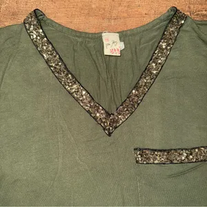 7th Ray Olive Green Sequin Trim Pocket V-Neck Top thumbnail 4