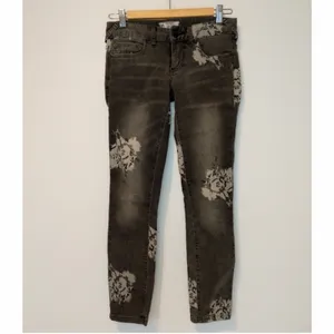 EUC Free People Dark Grey Floral Skinny Jeans thumbnail 5
