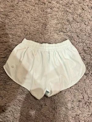Lululemon Hotty Hot Shorts 2.5" Low-Rise thumbnail 2