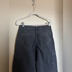 Levi’s ‘94 Baggy Wide Leg Cargo Jeans Size 28 in Black‎ thumbnail 7