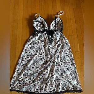 Victoria’s Secret BabyDoll Lingerie/ Slip Style with Daisies and Lace, Size S thumbnail 9