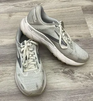 Brooks Gray & White Adrenaline GTS 22 Supportive Running Shoe Women's Size 8.5 thumbnail 1