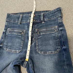 American Eagle Super Hi-Rise Flare Jeans Women Sz 4 Long Patch Pockets Cut Hem thumbnail 10