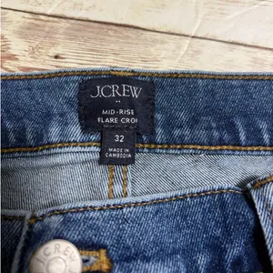 J. Crew Mid Rise Flare Crop Jeans Women's Size 32 Medium Wash Denim thumbnail 4