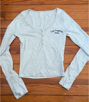 Hollister grey long sleeve top thumbnail 1