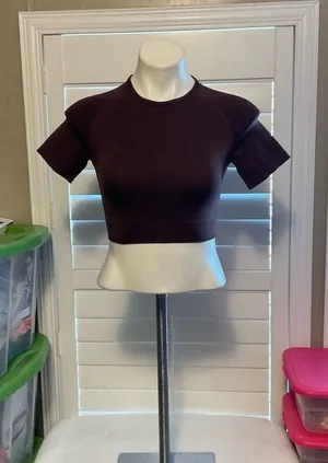 Elegant Maroon Crop Top for Women thumbnail 1