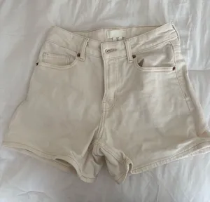 H&M Cream denim shorts thumbnail 1