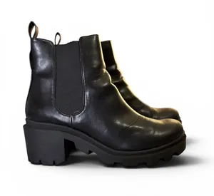 Steve Madden Platform Chelsea Boots thumbnail 1