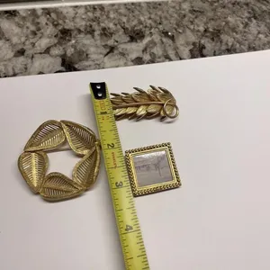 Lot Of 3 Gold Tone Vintage Costume Brooches thumbnail 11