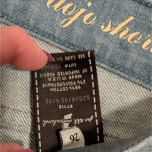 7 For All Mankind Womens 26 Dojo Short Jeans Light Wash Denim‎ Bermuda Made USA thumbnail 4