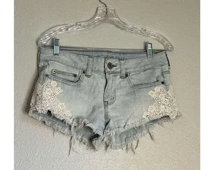 American Eagle Outfitters Crochet Lace Cut Off Stretch Jean Shorts Size 4 thumbnail 1