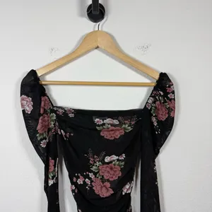 Superdown Revolve Women’s Scarlett Puff Sleeve Floral Mesh Top Black/Pink M thumbnail 5