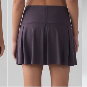 LULULEMON Lululemon Lost In Pace‎ Skirt In Size 4 Tall In Black Currant thumbnail 2