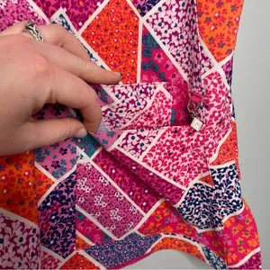 Vera Bradley V-Neck Floral/Paisley Print Scrub Top (Large) thumbnail 3