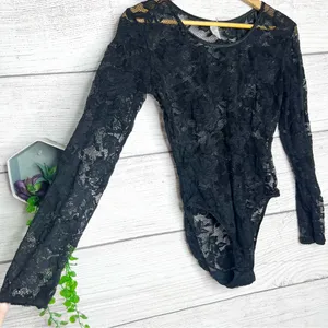 Victoria’s Secret Sheer Black Floral Lace Long Sleeve Bodysuit Size Medium thumbnail 2