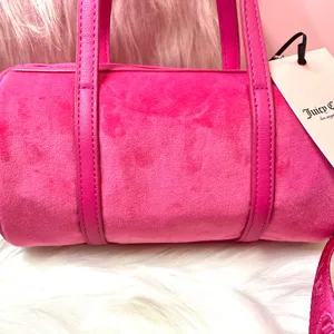 🎀🩷NWT Juicy Couture Hot Pink Barrel Bag/Purse with Accessories 🩷🎀 thumbnail 7