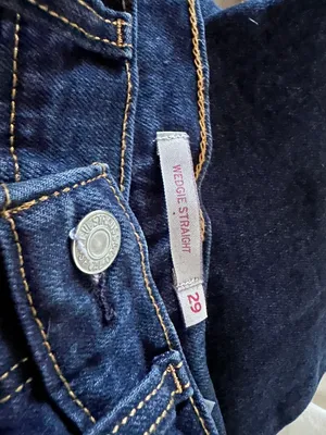 Levi's Wedgie Straight Jeans thumbnail 2