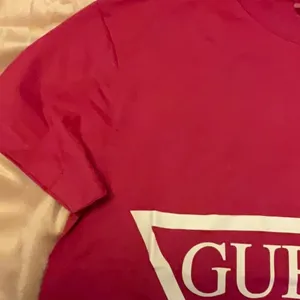 Guess Women's Active Short Sleeve Oversized Logo Cropped T-Shirt Pink Small NWT thumbnail 5