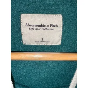 Abercrombie & Fitch Soft AF Denver Ski Club Green Fleece Crop Sweatshirt Size S thumbnail 4