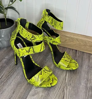Steve Madden Mira Sandle Heels Neon Green Yellow Snake Print Ankle Strap Women 8 thumbnail 1