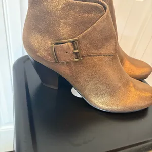 Chico’s Bronze Heeled Ankle‎ Boots Size 9.5 thumbnail 4