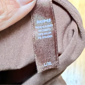 SKIMS Long Sleeve Bodysuit Raw Edge Brown‎ L/XL thumbnail 3