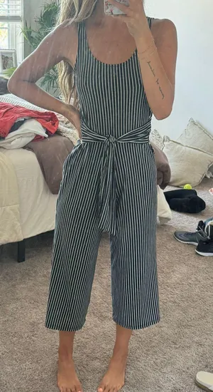 Romper Size M thumbnail 1