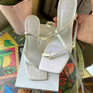 ✨MARC FISHER unicorn white heeled sandals thumbnail 3