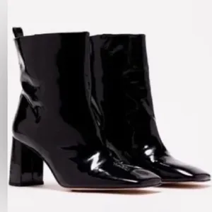 Good American Black Patent Bootie Size 5 New with Dustbag Sold out thumbnail 2