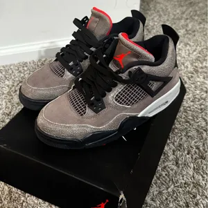 Air Jordan 4 Retro Nike thumbnail 1