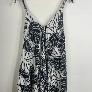 Black & White Leaf Print Tie-Strap jumpsuit with pockets size XL thumbnail 5
