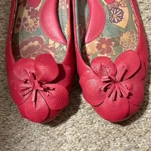 b.o.c. Red Floral Flats Size 9 thumbnail 4