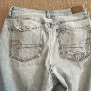 American Eagle mom jeans thumbnail 7