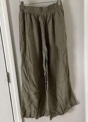 American Eagle olive green wide leg pants in size Medium thumbnail 4