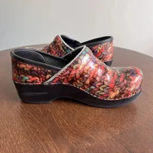 Dansko 37 Professional Clogs Shoes Cute Chunky Knit Yarn Pattern Nursing‎ 6.5 thumbnail 4