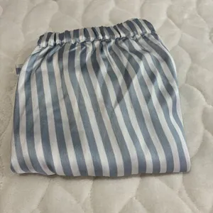 Boohoo Womens Pajama Set Size 2 Blue White Striped Shirt Shorts Sleepwear Lounge thumbnail 15