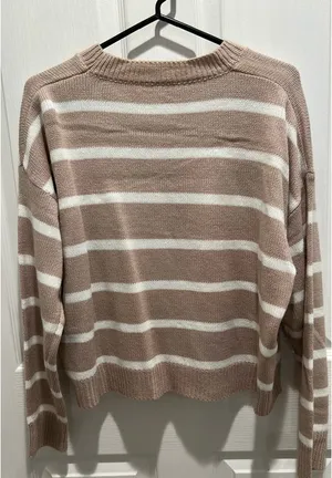 Boutique sweater thumbnail 2