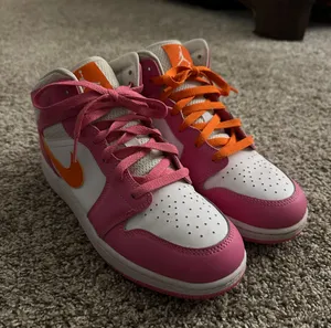 Nike Jordan Air 1 Mid GS thumbnail 1