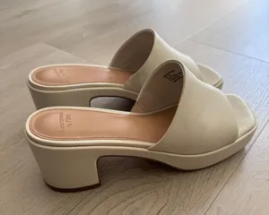White/cream High heels thumbnail 1