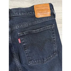 Levis Premium Wedgie Straight Jeans Womens 29 x 26‎ in Dark Wash Black High Rise thumbnail 5