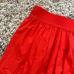 NWT NIKE 24.7 Perfect Stretch DRI-FIT High Rise Pleated Skort thumbnail 4